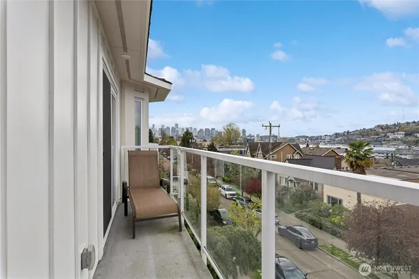 $2,850 | 2354 Yale Ave. E., Unit 302, Seattle, WA 98102