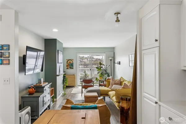 $2,850 | 2354 Yale Ave. E., Unit 302, Seattle, WA 98102