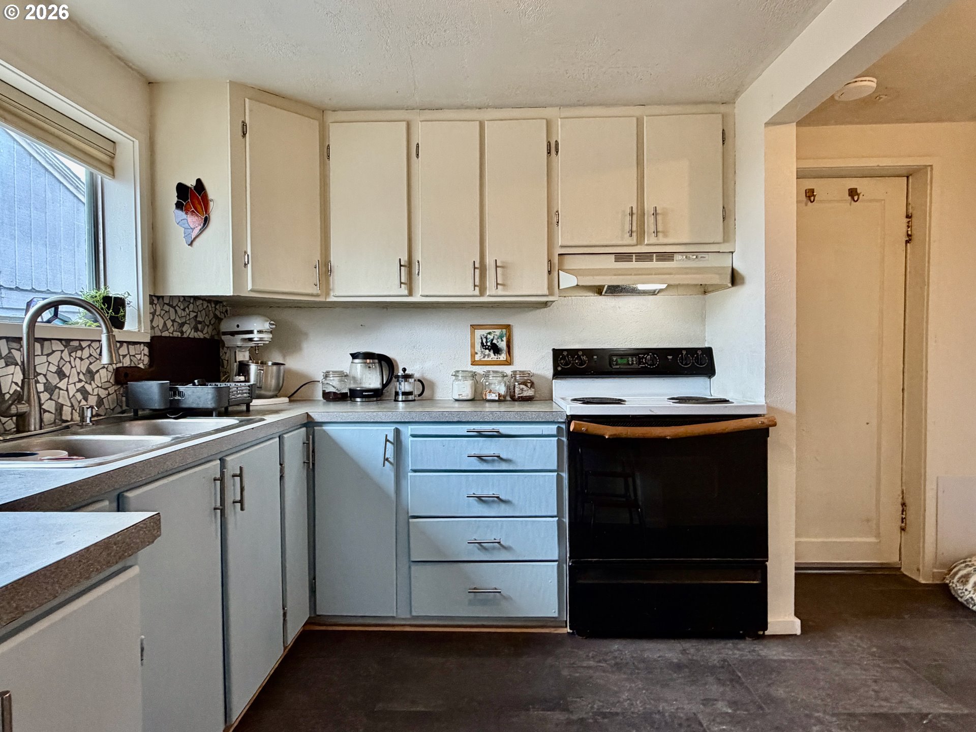 589 Rivington Street Astoria, OR 97103 - Photo 7 of 39 2nd Residence