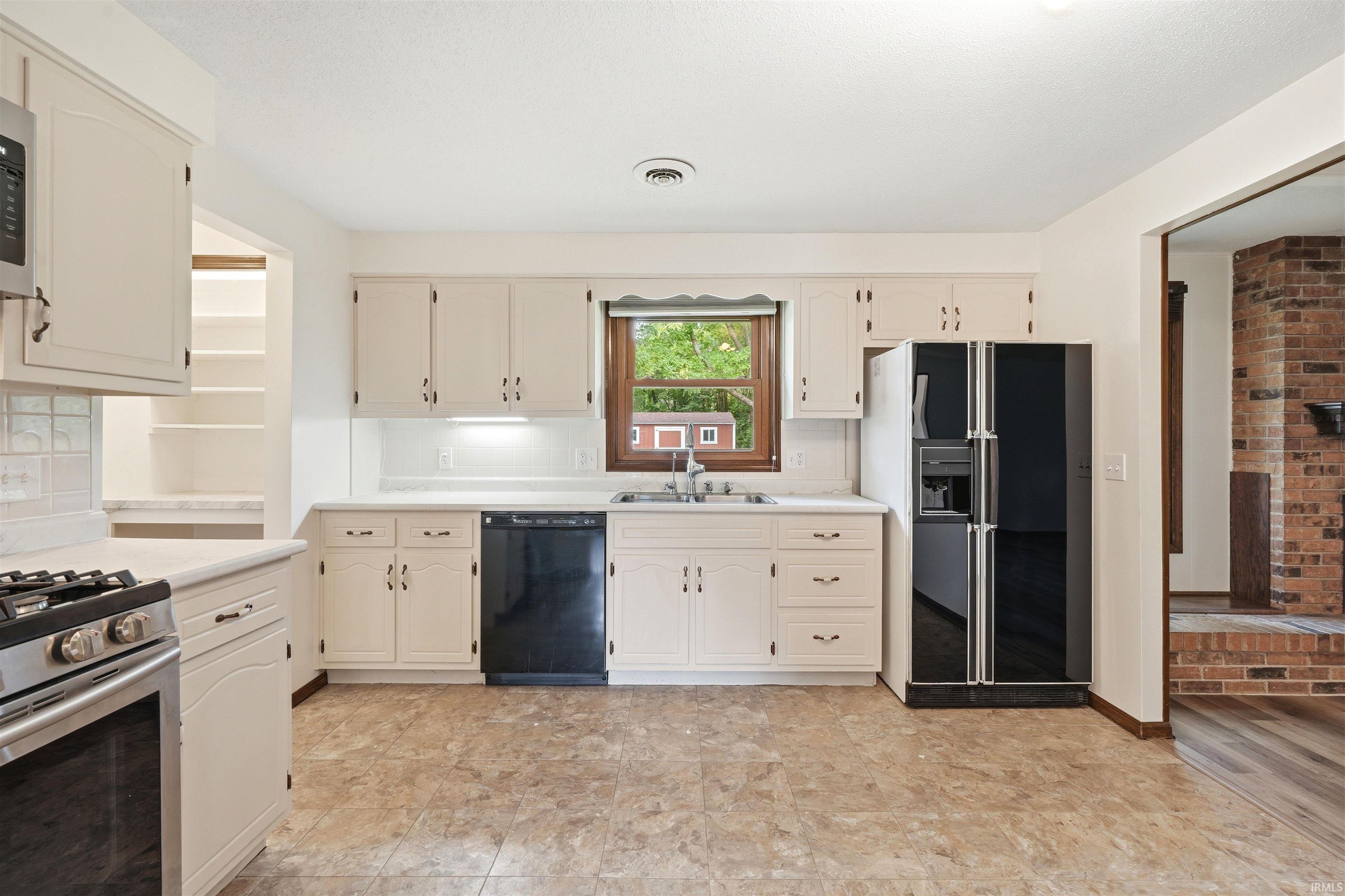 7019 Hazelett Road Fort Wayne, IN 46835 - Photo 12 of 36
