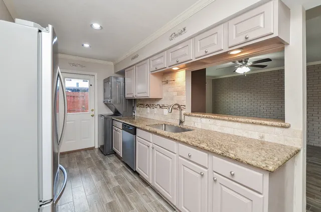 $285,000 | 13074 Trail Hollow Drive, Unit 3074, Houston, TX 77079