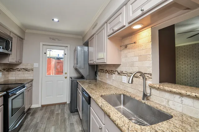 $285,000 | 13074 Trail Hollow Drive, Unit 3074, Houston, TX 77079