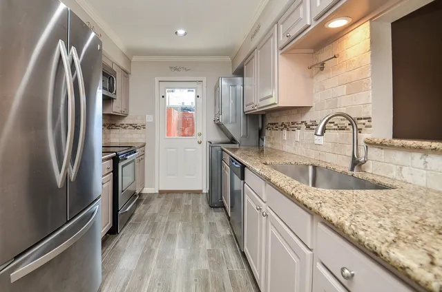 $285,000 | 13074 Trail Hollow Drive, Unit 3074, Houston, TX 77079