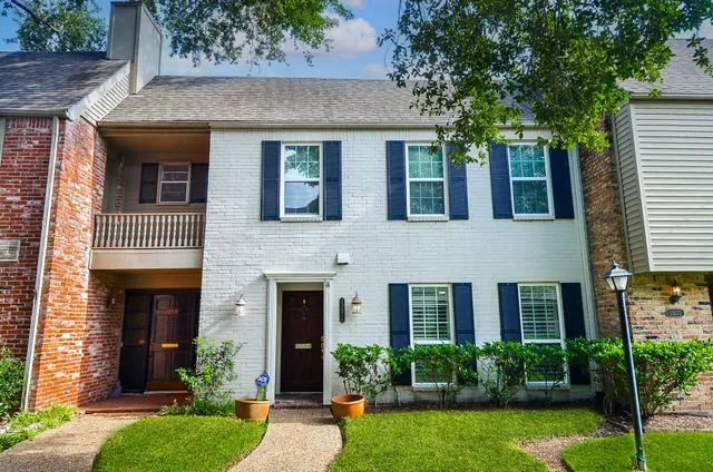 $285,000 | 13074 Trail Hollow Drive, Unit 3074, Houston, TX 77079