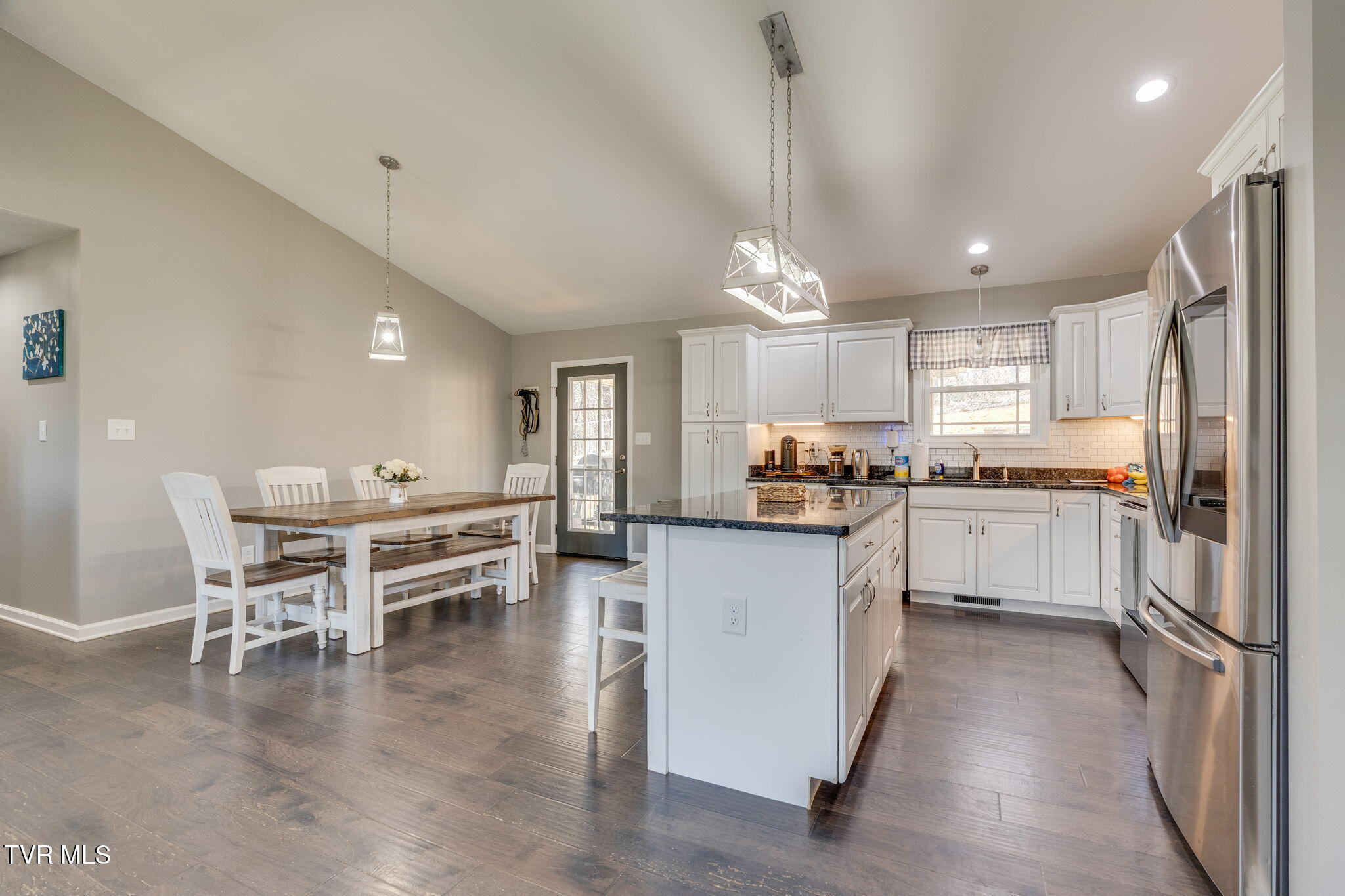 861 Cedar Branch Road Kingsport, TN 37664 - Photo 11 of 41 008