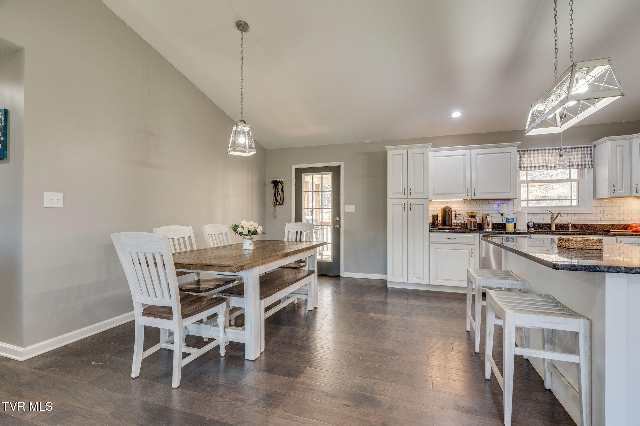 861 Cedar Branch Road Kingsport, TN 37664 - Photo 12 of 41 009