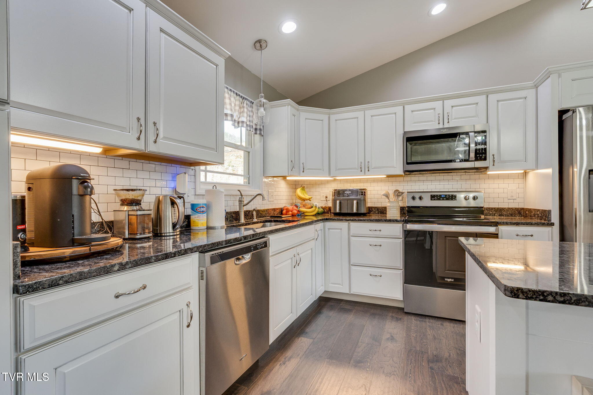 861 Cedar Branch Road Kingsport, TN 37664 - Photo 15 of 41 012