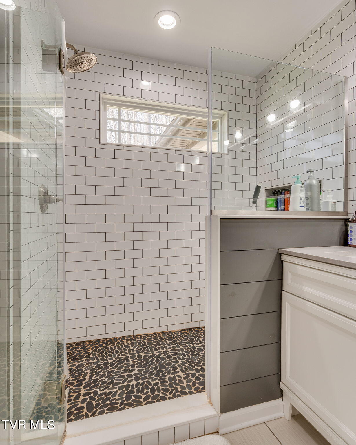 861 Cedar Branch Road Kingsport, TN 37664 - Photo 21 of 41 018