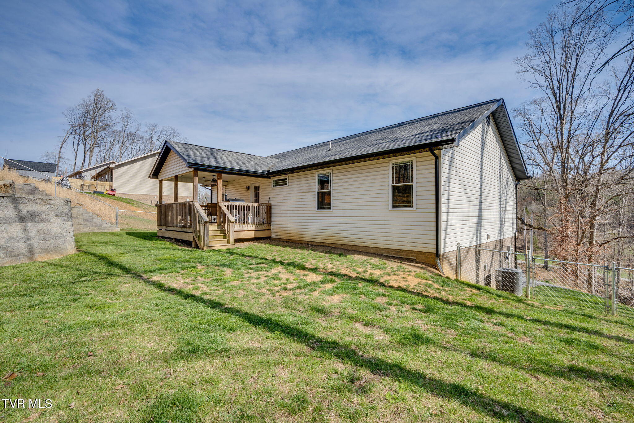 861 Cedar Branch Road Kingsport, TN 37664 - Photo 36 of 41 032