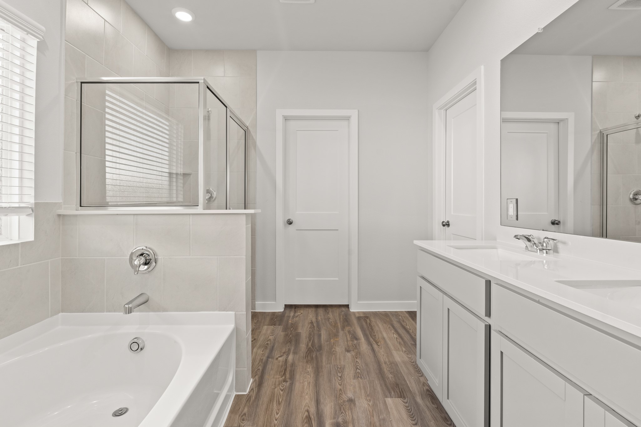 557 Wax Myrtle Way Hockley, TX 77447 - Photo 13 of 25 a bathroom with a tub sink and mirror