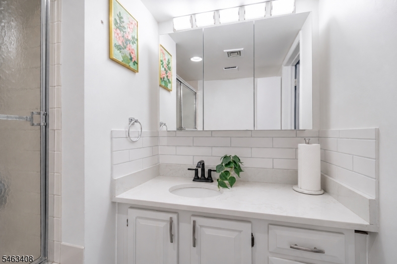 15 Boulder Run Road, Unit 15 Paterson, NJ 07501 - Photo 11 of 24 Gallery Image 11