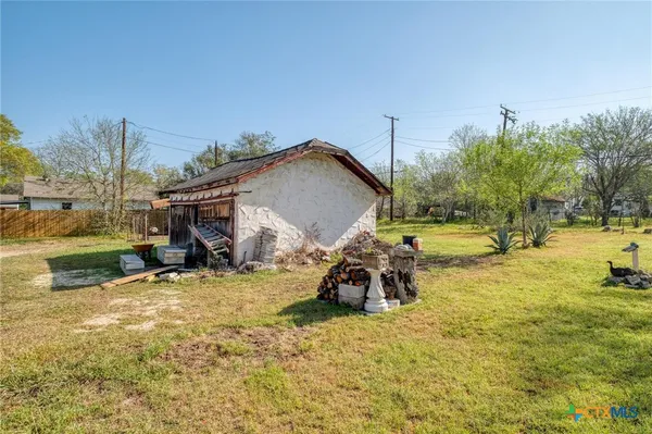 a view of a house with backyard and sitting area