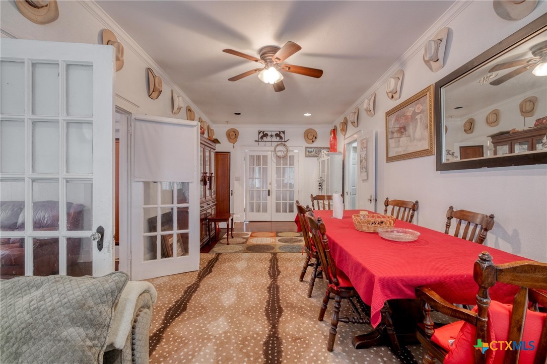 809 South Pecan Avenue Luling, TX 78648 - Photo 5 of 26 a view of a dining room with furniture