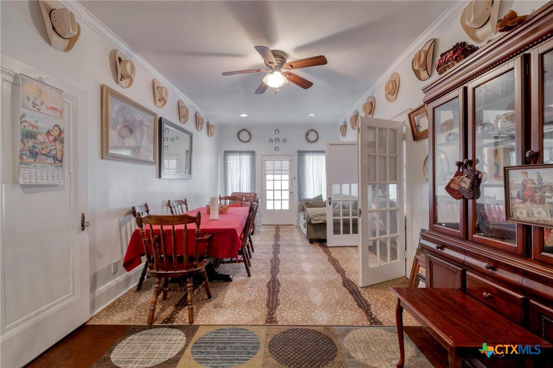 809 South Pecan Avenue Luling, TX 78648 - Photo 6 of 26 a view of a livingroom with furniture and a rug