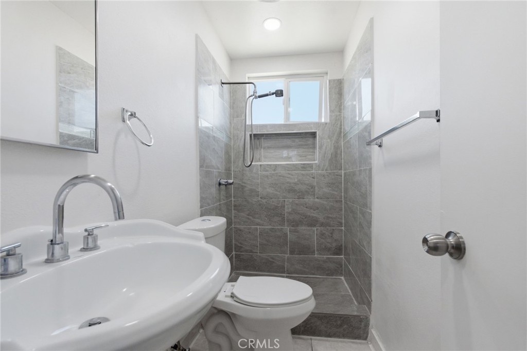 6638 Park Rialto, CA 92376 - Photo 6 of 36