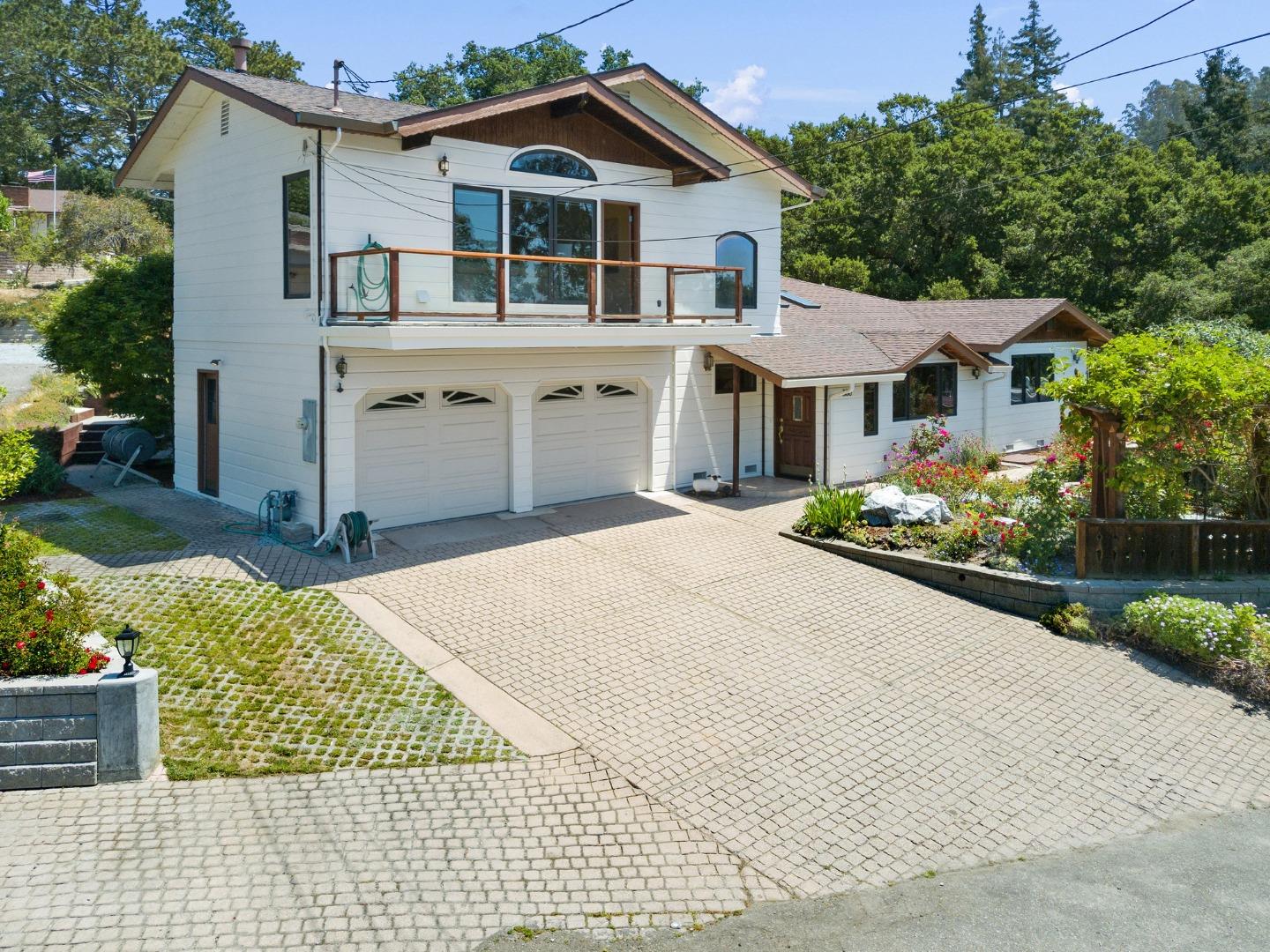 380 Sims Road Santa Cruz, CA 95060 - Photo 69 of 72 a front view of a house with garden