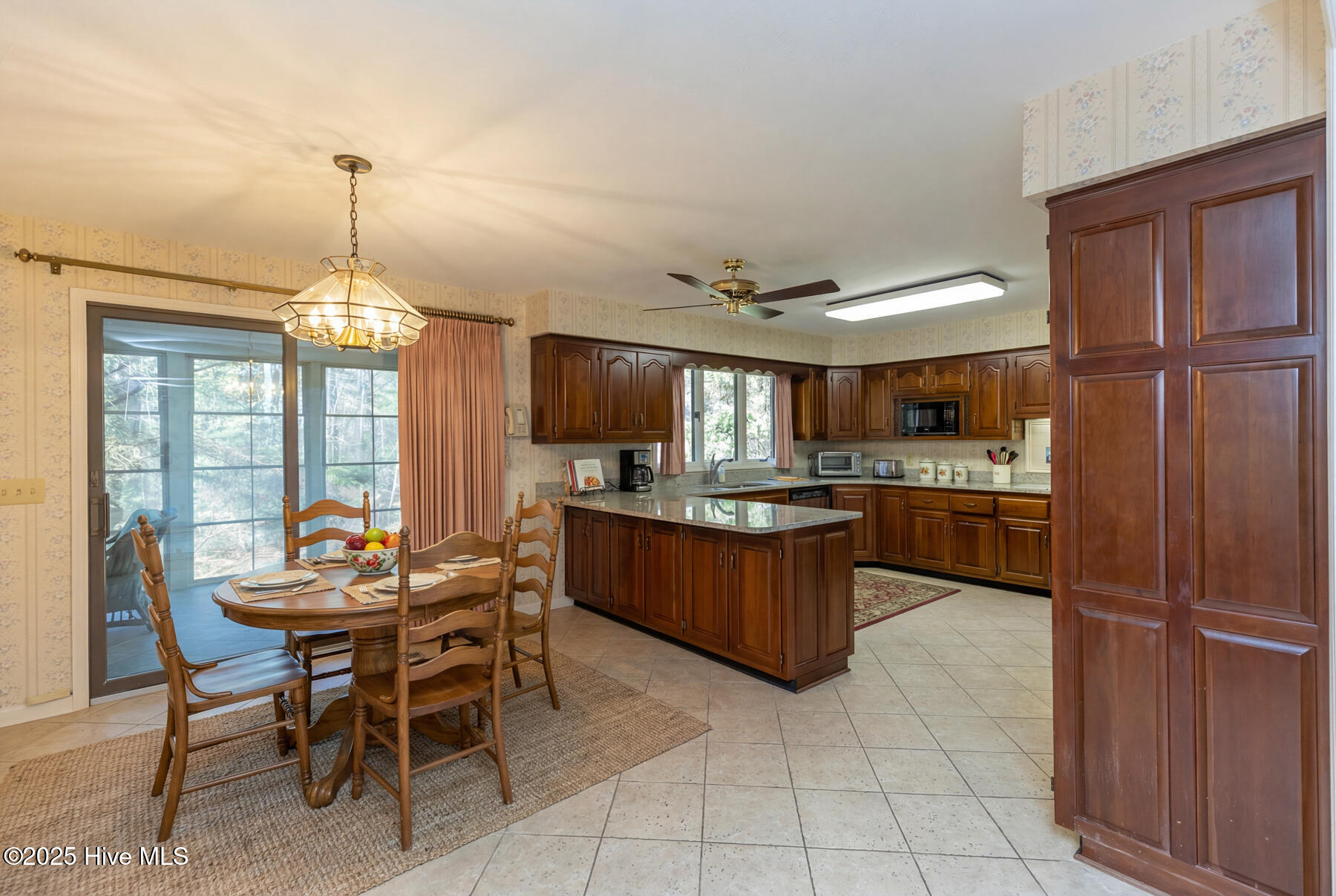 2 Parson Road Pinehurst, NC 28374 - Photo 12 of 37 breakfast nook-kitchen VS