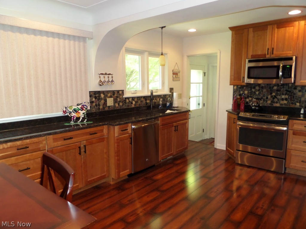 681 Ridge Road Hinckley, OH 44233 - Photo 8 of 12