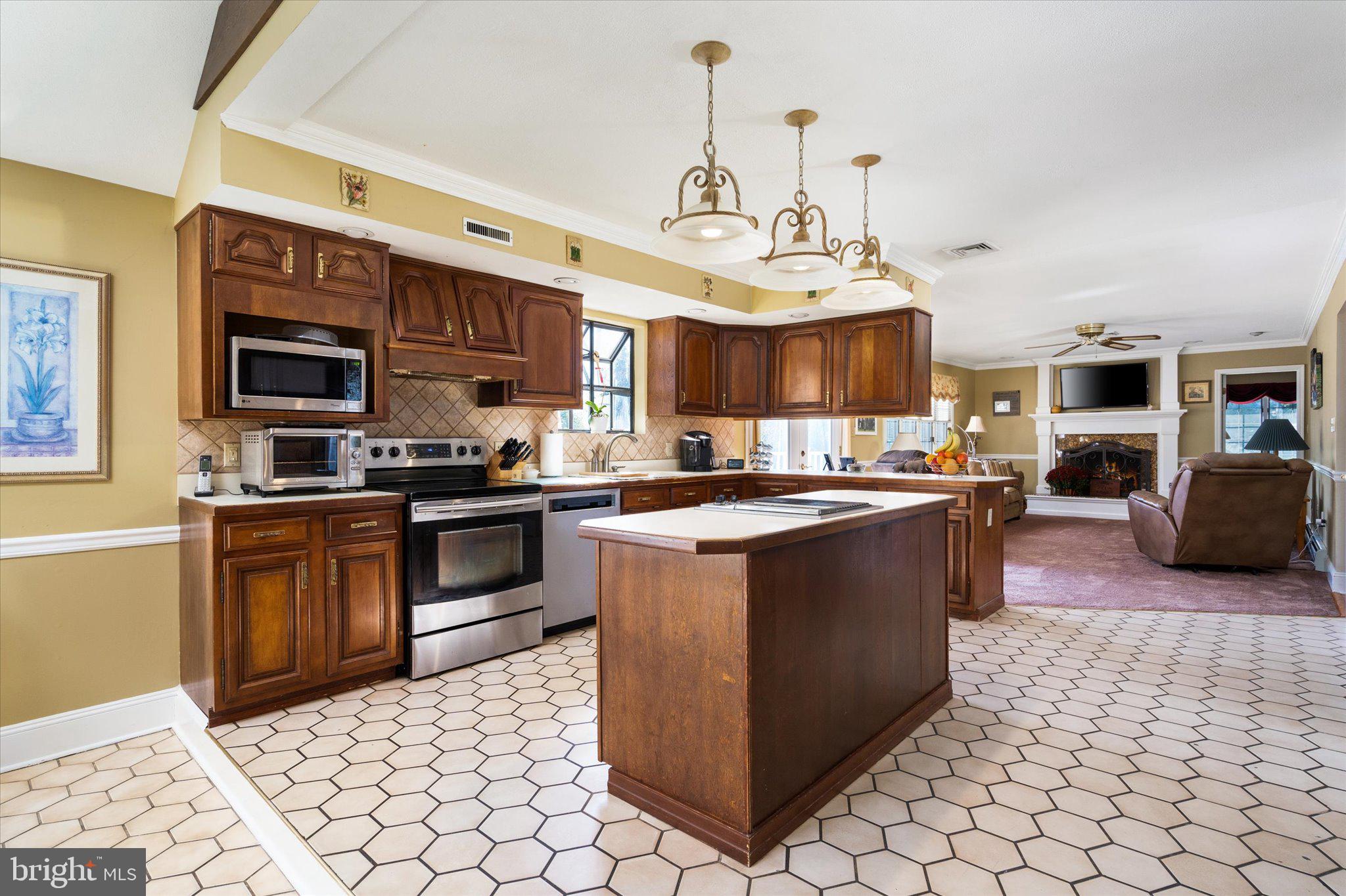 85 Line Road Trenton, NJ 08690 - Photo 2 of 38 Kitchen