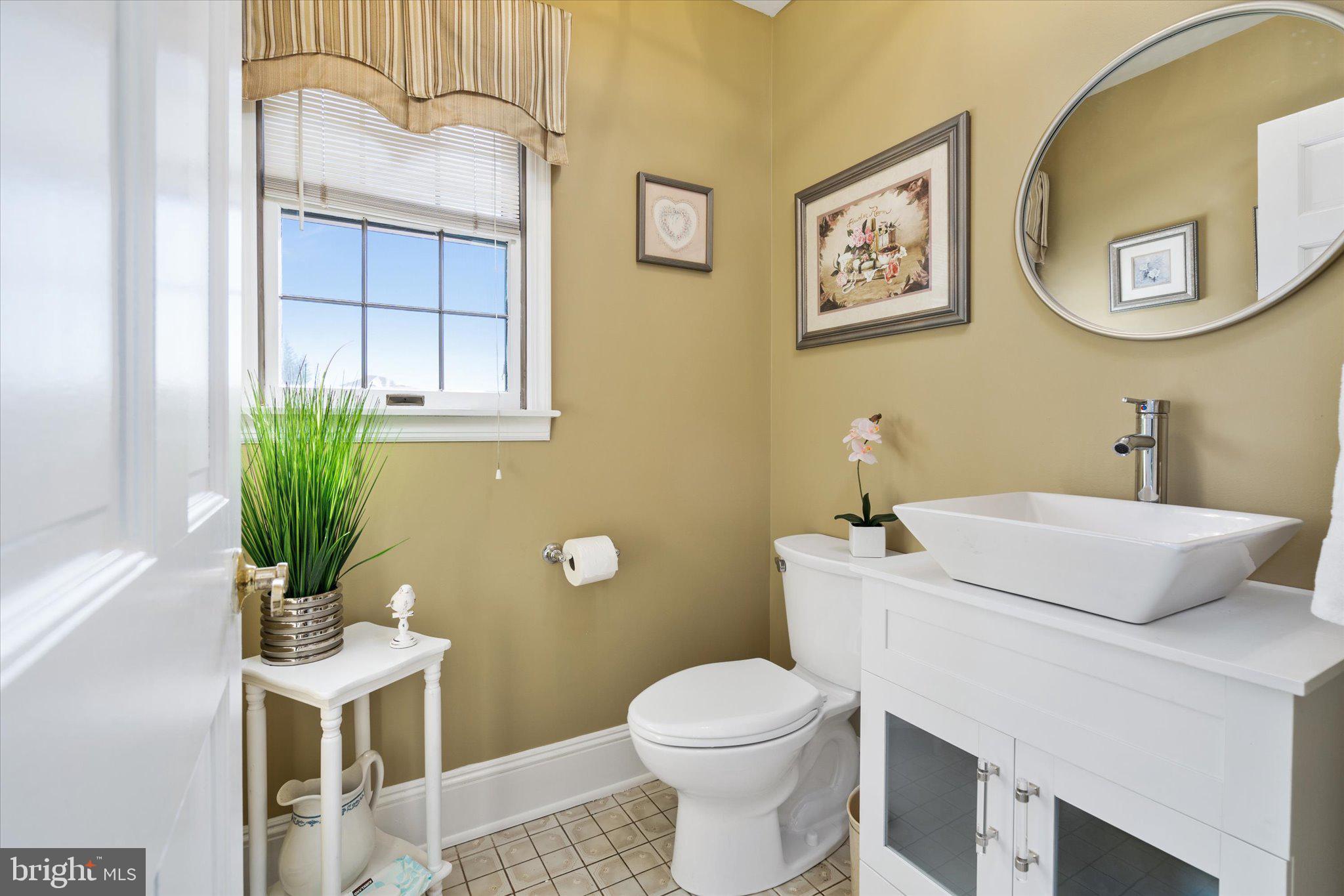85 Line Road Trenton, NJ 08690 - Photo 15 of 38 Main Floor Powder Room