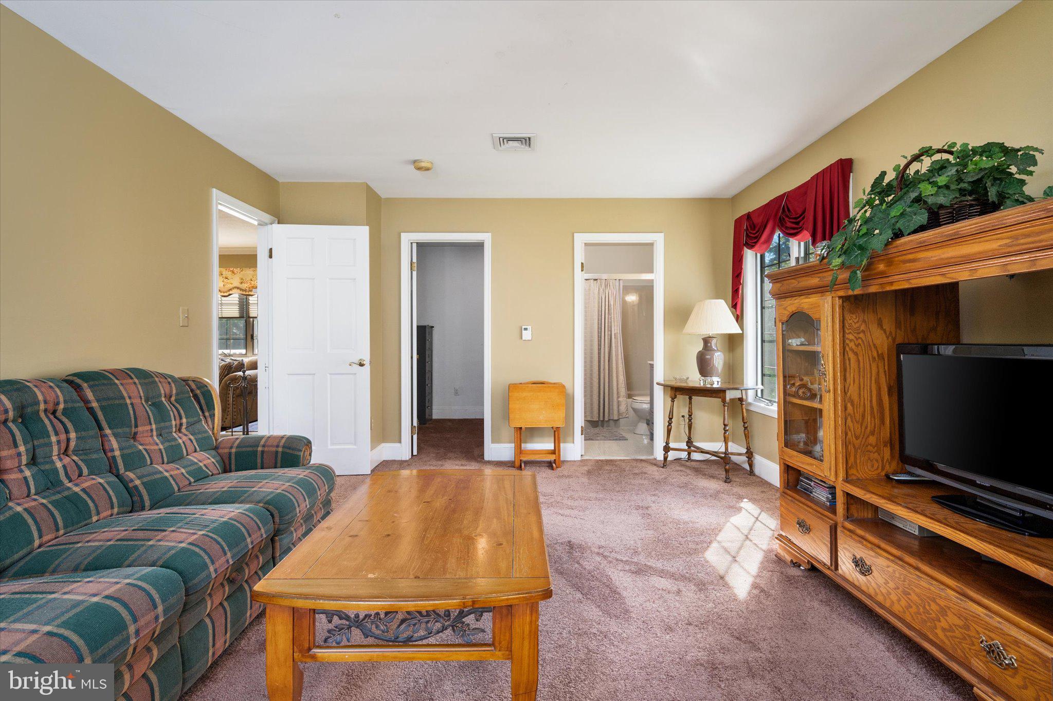 85 Line Road Trenton, NJ 08690 - Photo 18 of 38 1st Floor Bedroom with Large Walk-in Closet