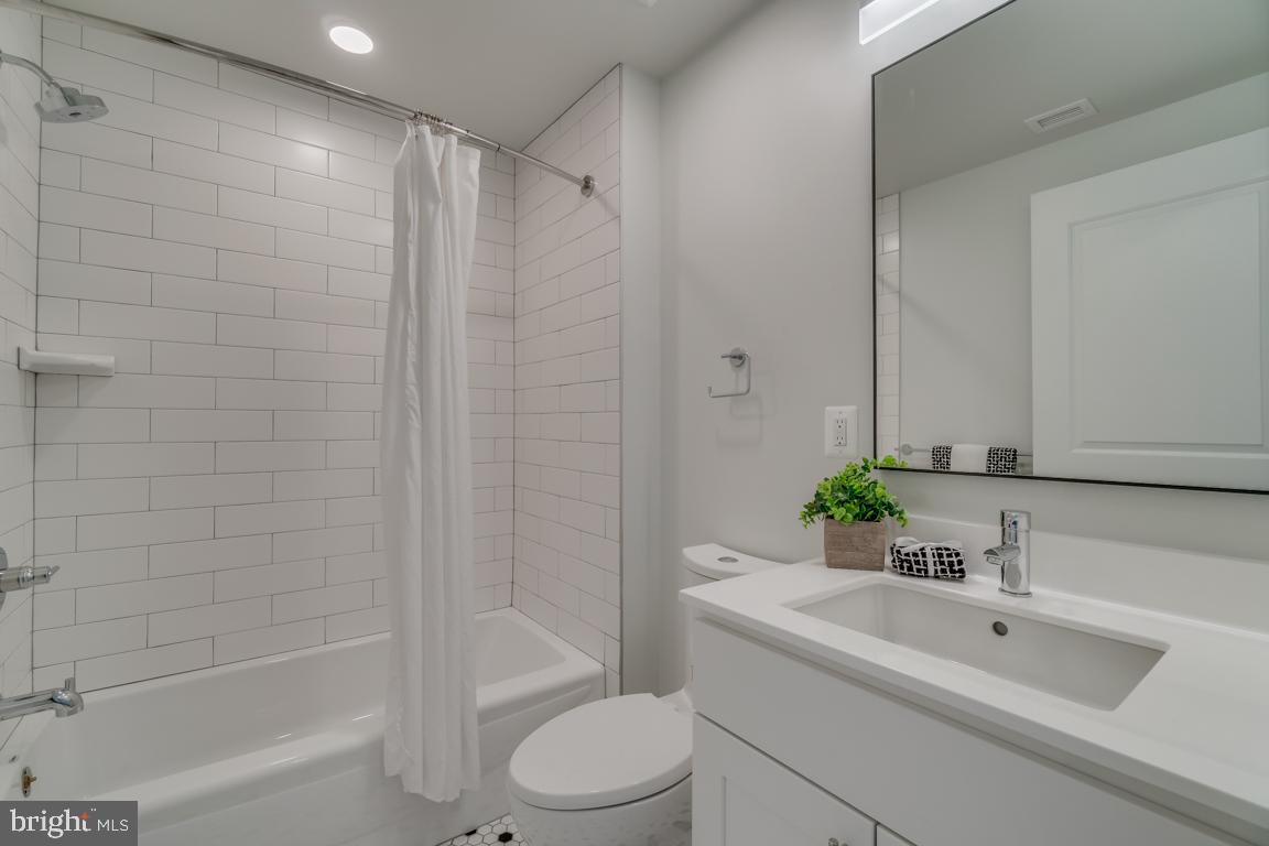 2205 40th Place Northwest, Unit 6 Washington, DC 20007 - Photo 6 of 22 Bathroom 1