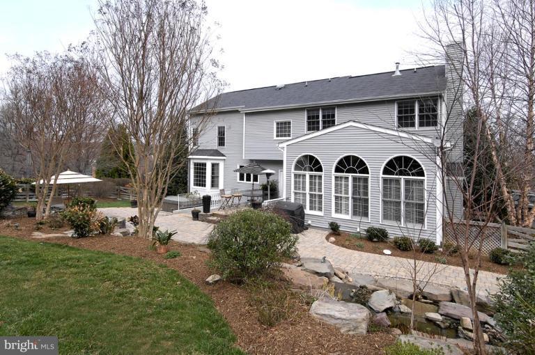 1206 Tottenham Court Reston, VA 20194 - Photo 3 of 12 Back yard
