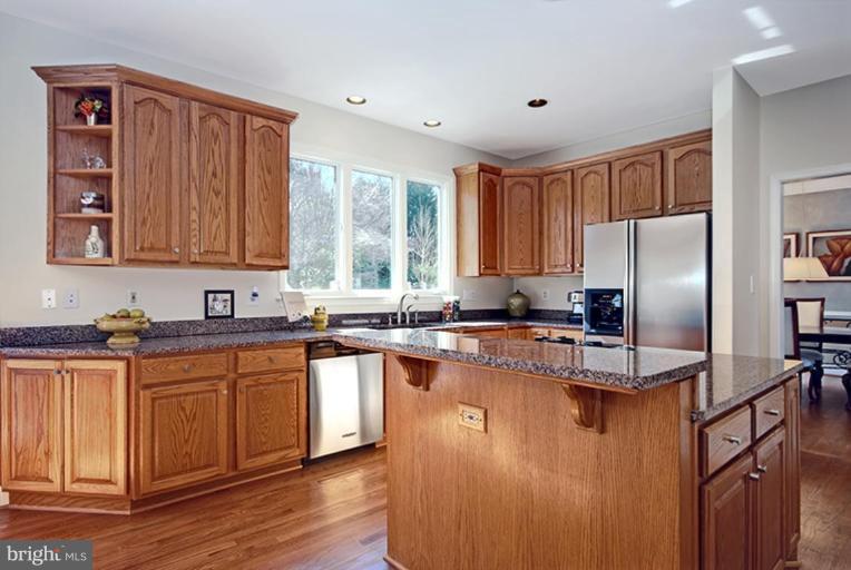 1206 Tottenham Court Reston, VA 20194 - Photo 5 of 12 Kitchen