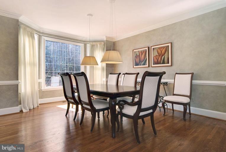1206 Tottenham Court Reston, VA 20194 - Photo 7 of 12 Dining Room