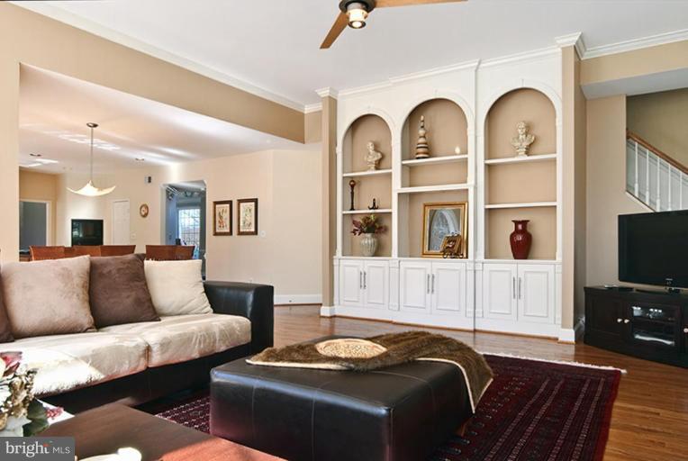1206 Tottenham Court Reston, VA 20194 - Photo 8 of 12 Family Room