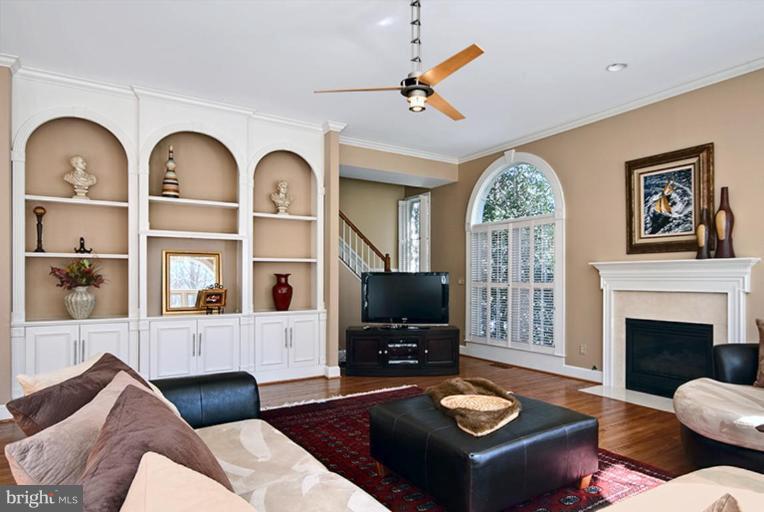 1206 Tottenham Court Reston, VA 20194 - Photo 9 of 12 Family Room #2