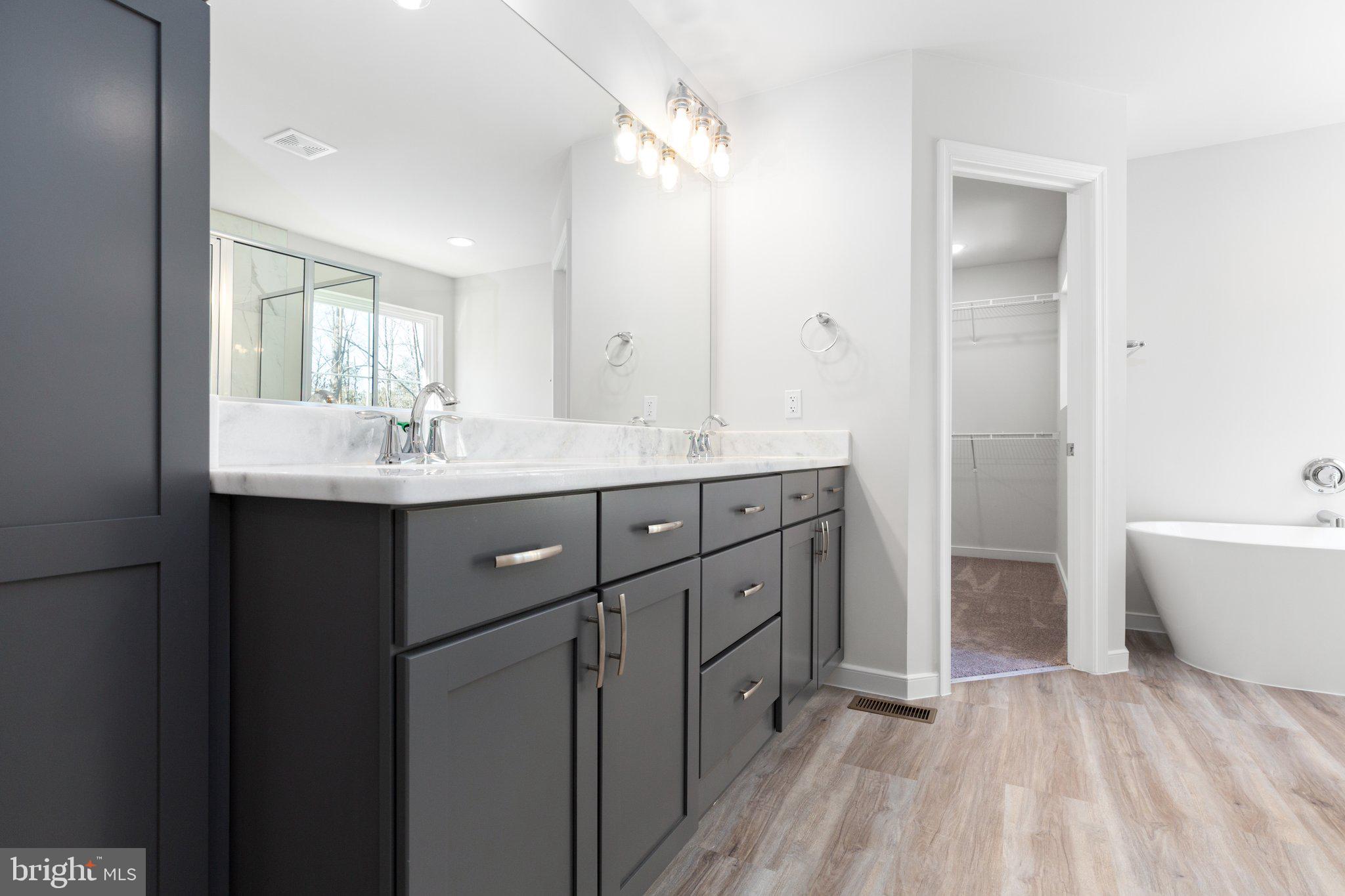 2075 Country Road Beaverdam, VA 23015 - Photo 20 of 35 Primary bathroom