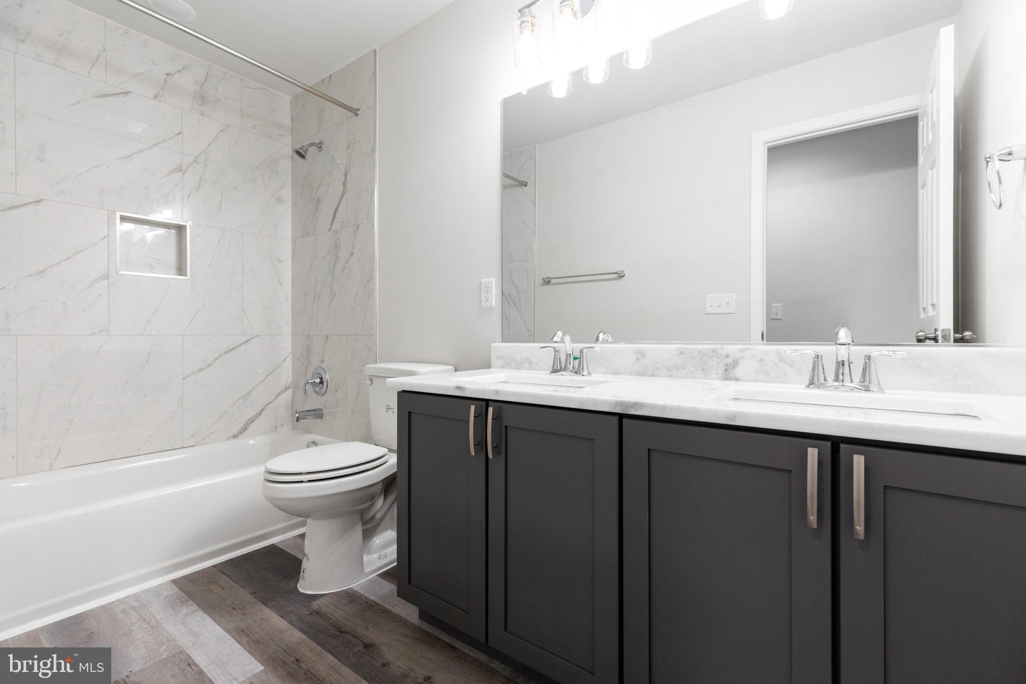 2075 Country Road Beaverdam, VA 23015 - Photo 28 of 35 Upstairs full bathroom