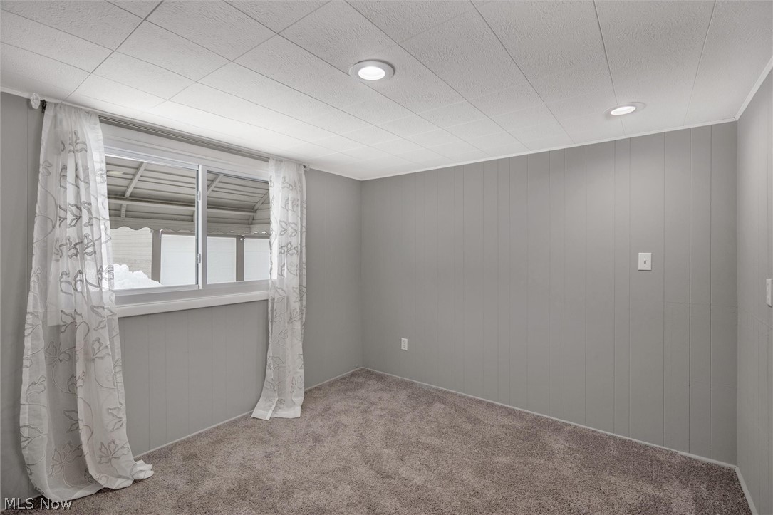 4034 Stilmore Road Cleveland, OH 44121 - Photo 12 of 29