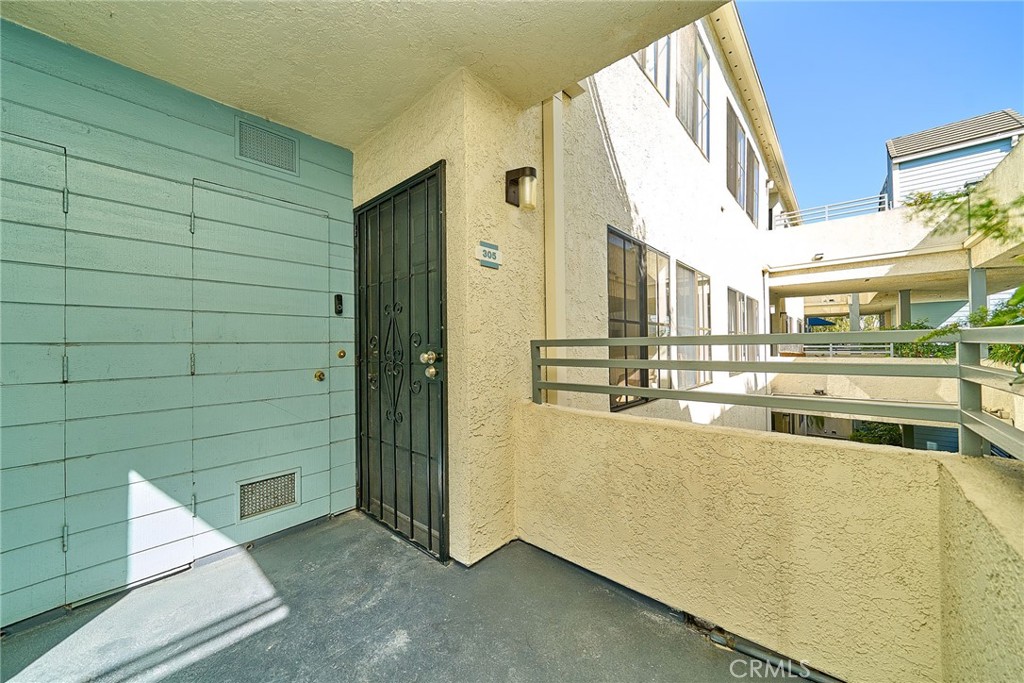 720 West 4th Street, Unit 305 Long Beach, CA 90802 - Photo 30 of 52 a view of balcony with furniture