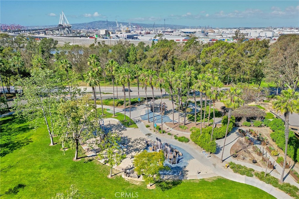 720 West 4th Street, Unit 305 Long Beach, CA 90802 - Photo 43 of 52 a view of a garden with an outdoor space