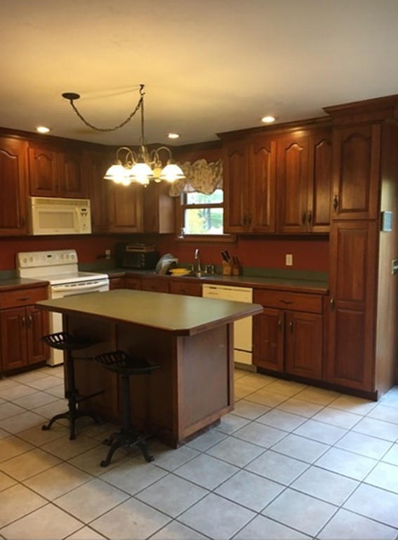 14 Tom Casey Road Spencer, MA 01562 - Photo 3 of 14