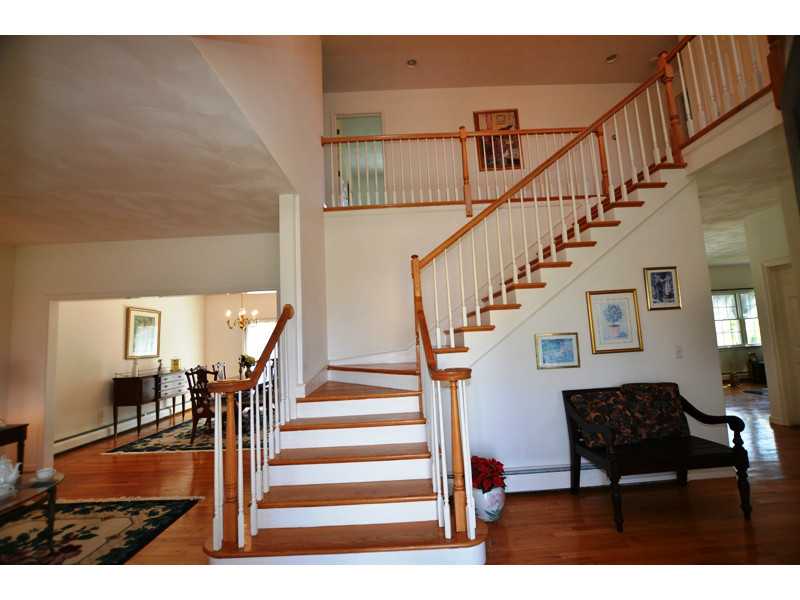 24 Wicklow Road Westerly, RI 02891 - Photo 12 of 25 Entry.