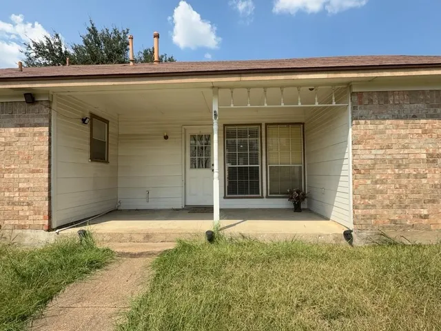 a view of entrance gate of the house