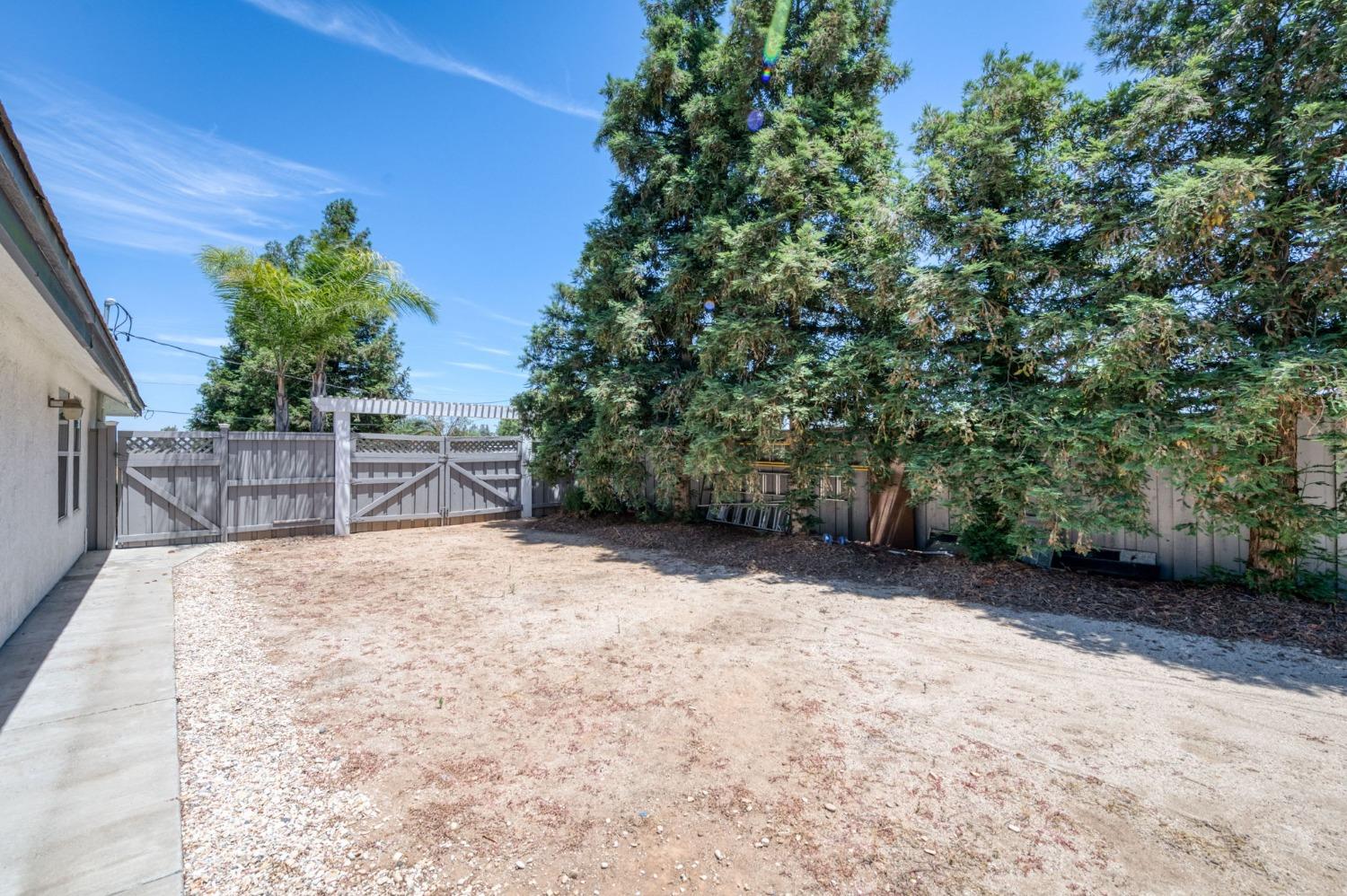 25106 Ave 18 Madera, CA 93638 - Photo 38 of 66 a view of a yard with wooden fence