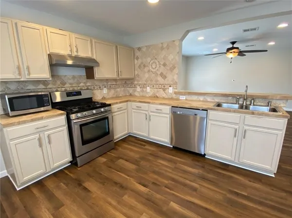 $1,850 | 141 Ruby Lake Drive, Kyle, TX 78640