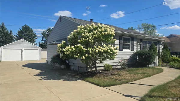 $2,200 | 79 Rosemont Drive, Amherst, NY 14226