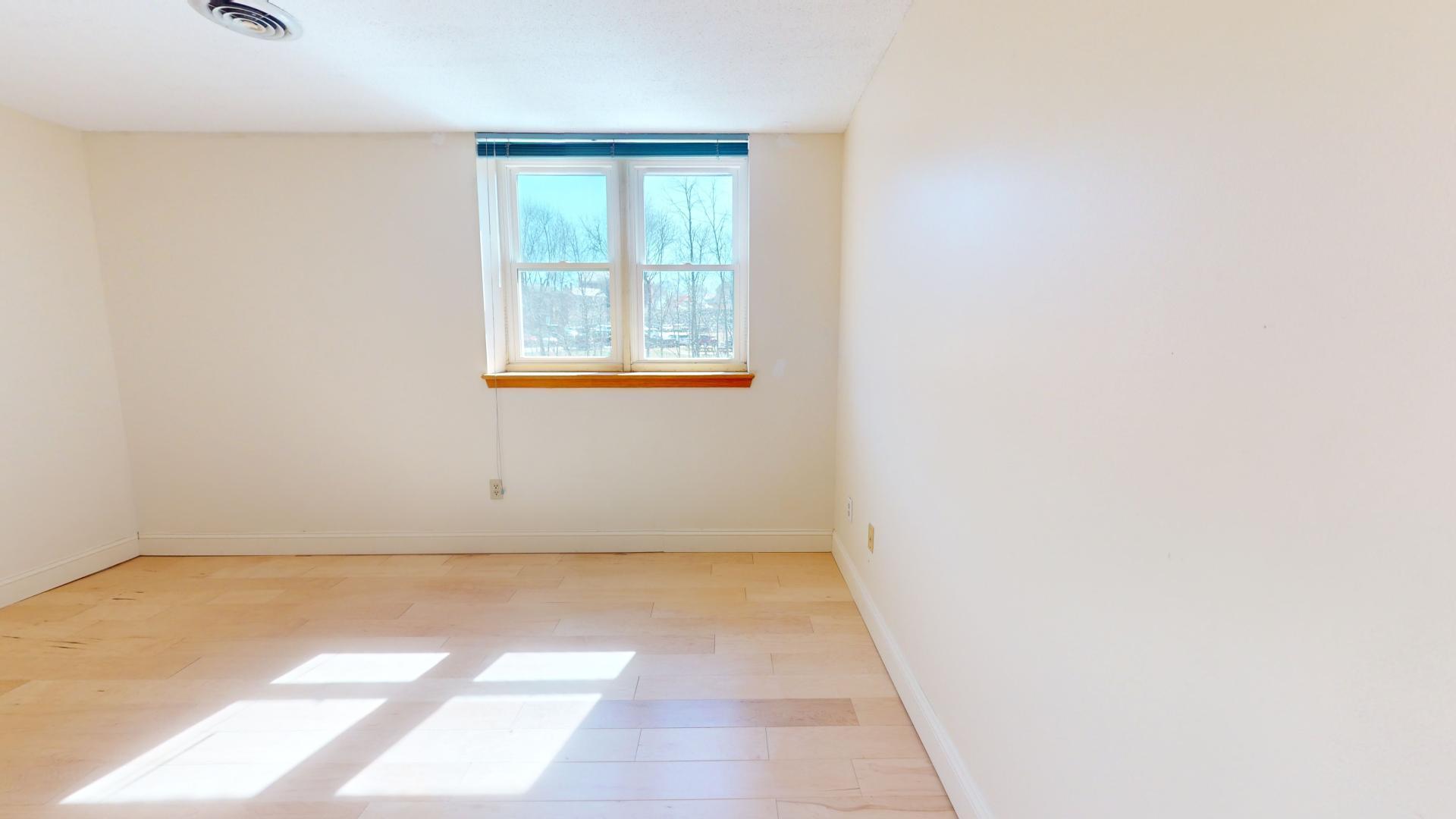 112 Franklin Street, Unit B3 Bangor, ME 04401 - Photo 33 of 86 112-Franklin-St-Unit-B3-04262024_125149