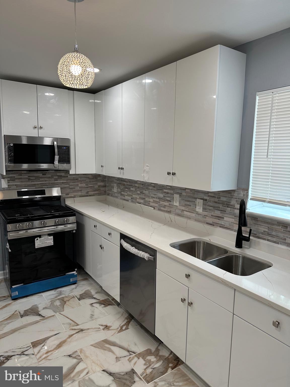 1002 North Pine Street Wilmington, DE 19801 - Photo 23 of 29 a kitchen with granite countertop a sink and a stove