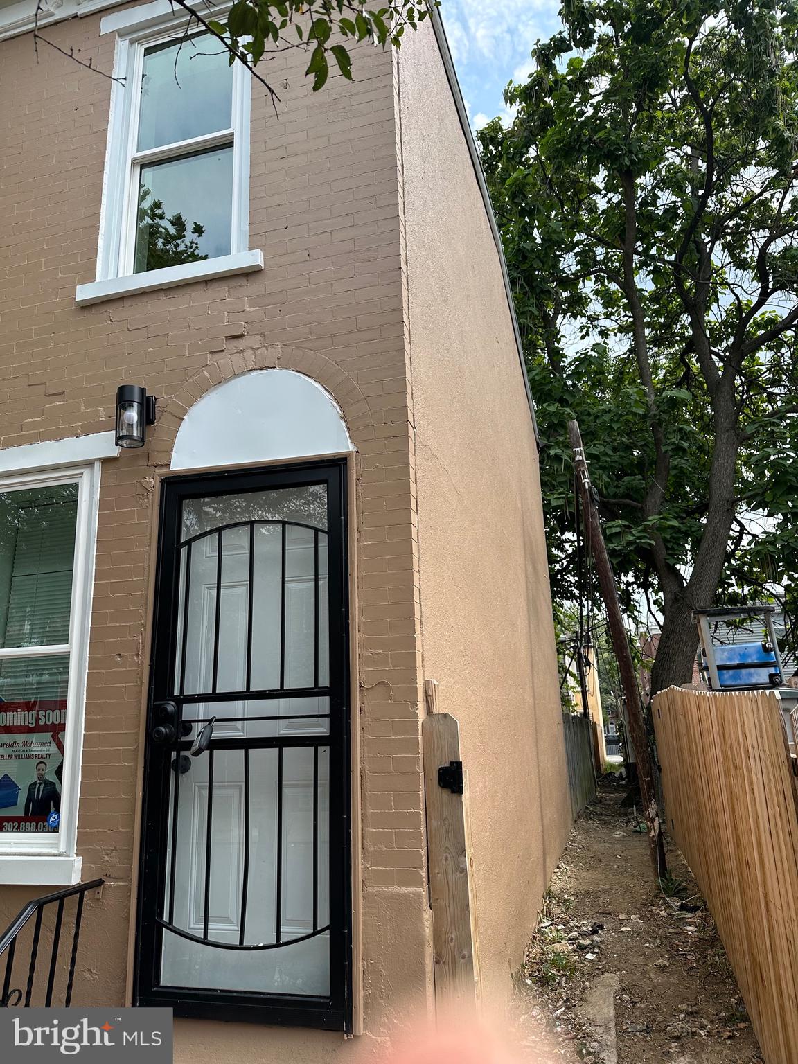 1002 North Pine Street Wilmington, DE 19801 - Photo 6 of 29 a view of a house with a small cabin