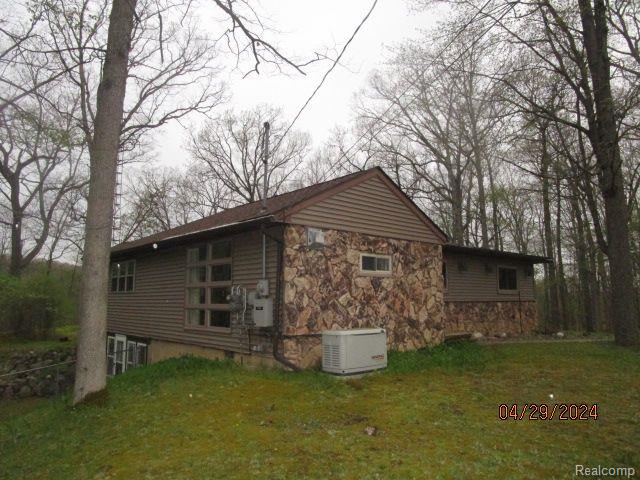 10103 Denton Hill Road Fenton, MI 48430 - Photo 2 of 15 Gallery Image 2