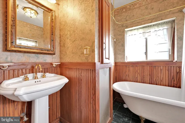 $419,900 | 518 East Broad Street, Tamaqua, PA 18252