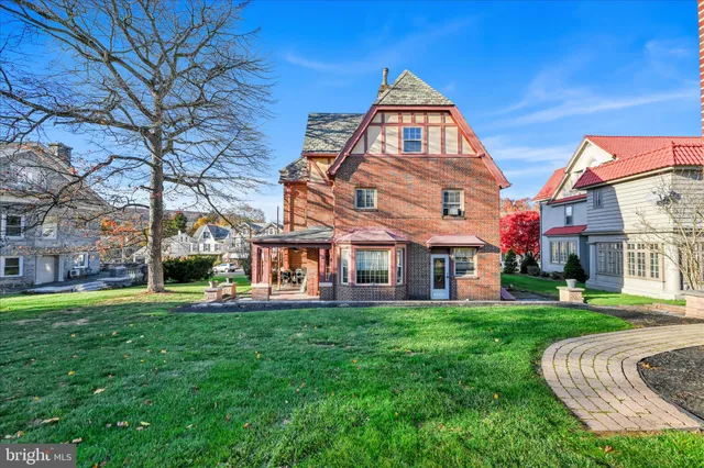 $419,900 | 518 East Broad Street, Tamaqua, PA 18252