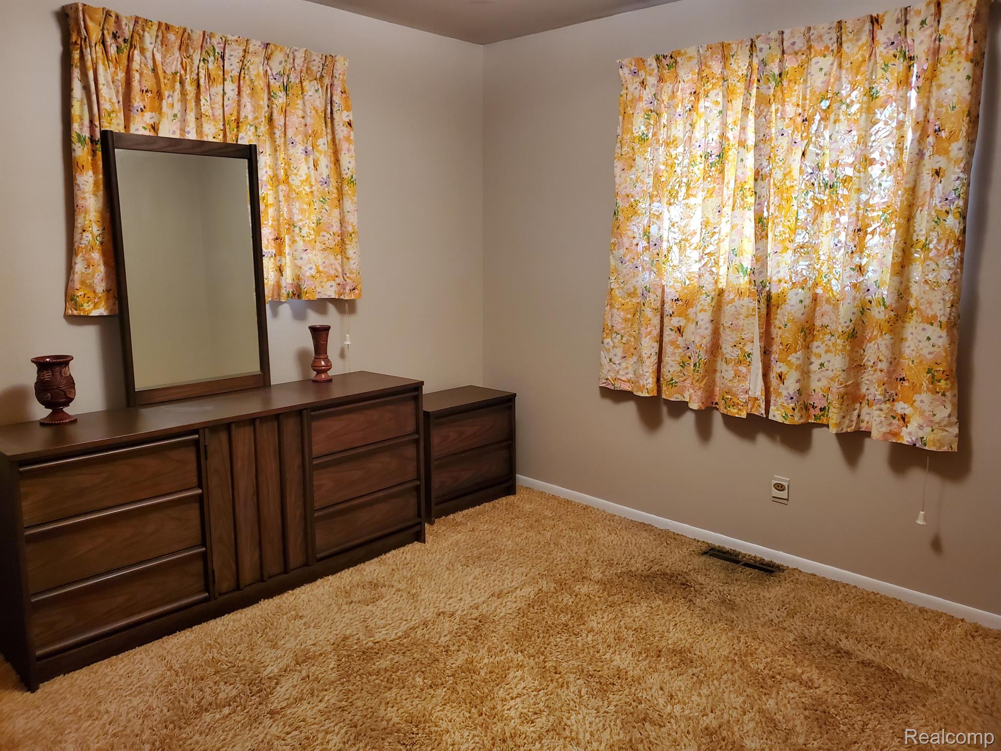 2370 Rolandale Street West Bloomfield, MI 48324 - Photo 10 of 12