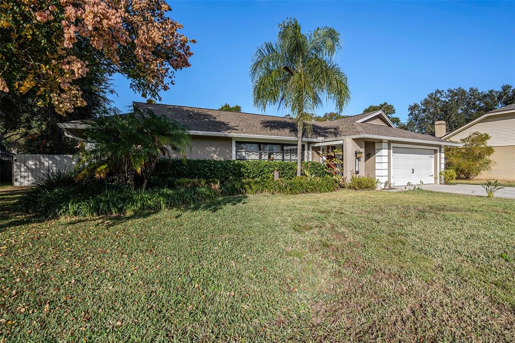 202 Running Horse Road Seffner, FL 33584 - Photo 3 of 31 Gallery Image 3